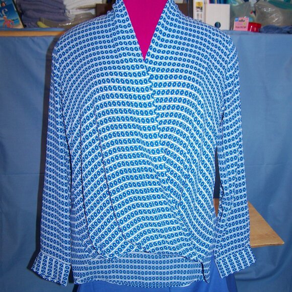 Pleione Tops - Pleione Blue Geometric Pattern Faux Wrap Top Sz M